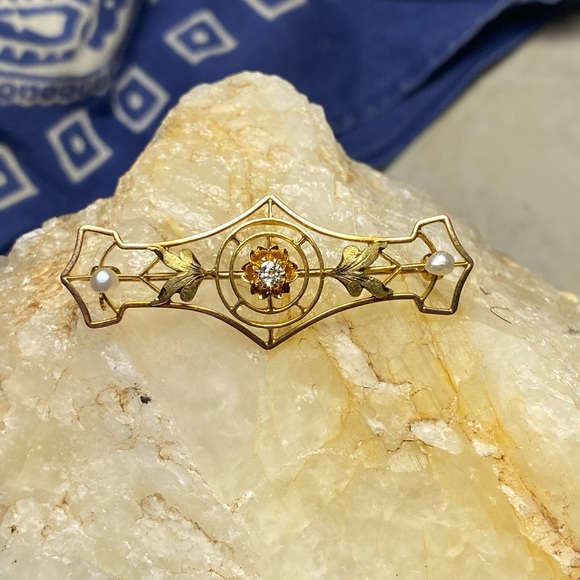 Antique 10k Gold Diamond and Natural Pearl Broach - Picture 2 of 12